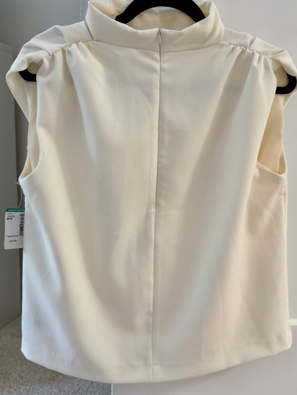 Icône by Simons white/cream sleeveless mock-neck tank top 🤍 - Picture 2 of 4